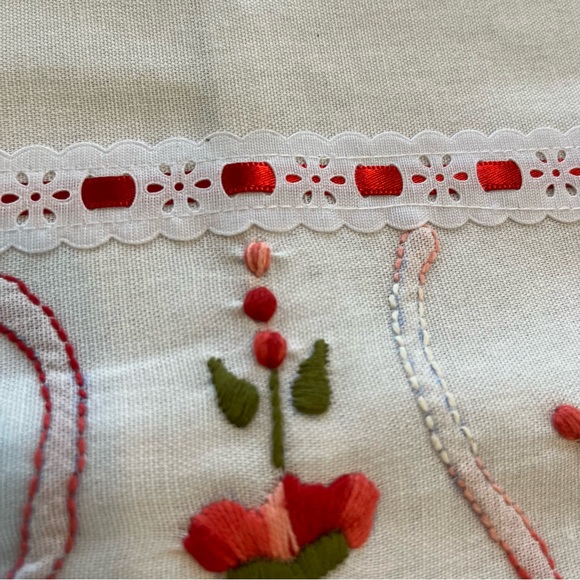 NWT Embroidered Kitchen Towel - Picture 4 of 5